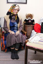 Бабушка, а вы что, из дома престарелых сбежали?