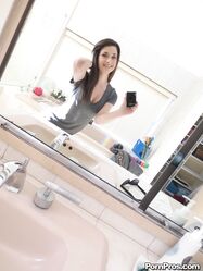 Как ты думаешь, я леди или шлюха?