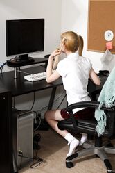 Если ходить на работу без трусиков, точно зарплату повысят!