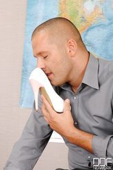 Ил рассказывай, что ты там выучила, или трусики снимай!