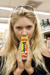 А твоей девушке слабо в таком виде на улицу выйти?