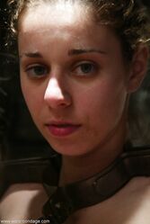 Голые узницы