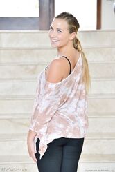 А хочешь я для тебя даже трусики сниму?