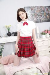 Такая молодая, а уже анальщица!