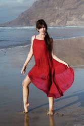 Она прекрасней самой Афродиты