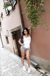 Что будешь делать, если такую красотку на улице встретишь?