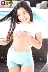 Молодая и пошлая особа