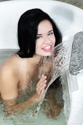 Милый, а потри мне спинку!