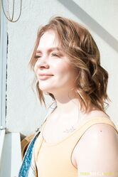 Такая молодая, а уже в жопу ебется