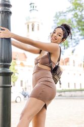 А ты всегда гуляешь без трусов?